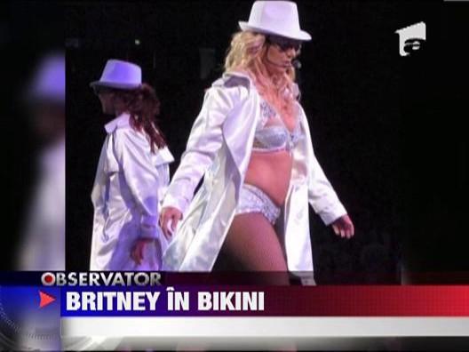 Vezi ce sexy este Britney Spears in bikini!