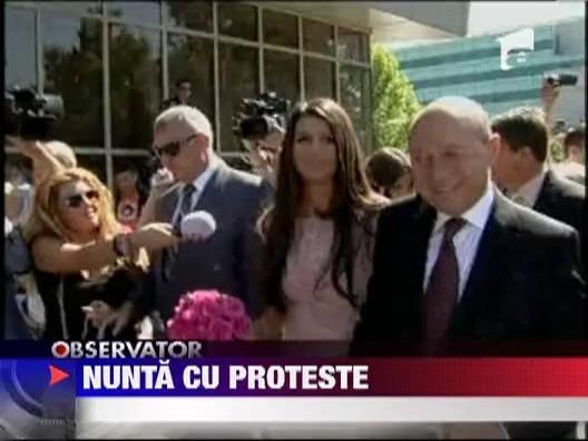 SPECIAL: Incidente la nunta Elenei Basescu! Presedintele statului, huiduit de protestatari