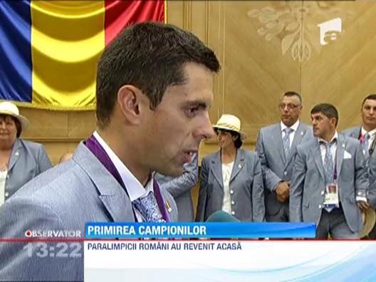 Paralimpicii romani, in frunte cu campionul Eduard Novak, au revenit acasa