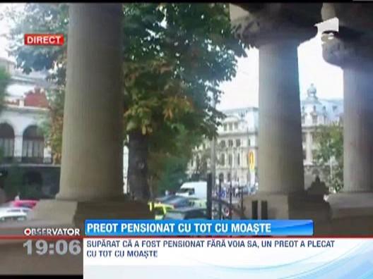Un preot din Bucuresti a plecat cu moastele acasa, suparat ca a fost scos la pensie!