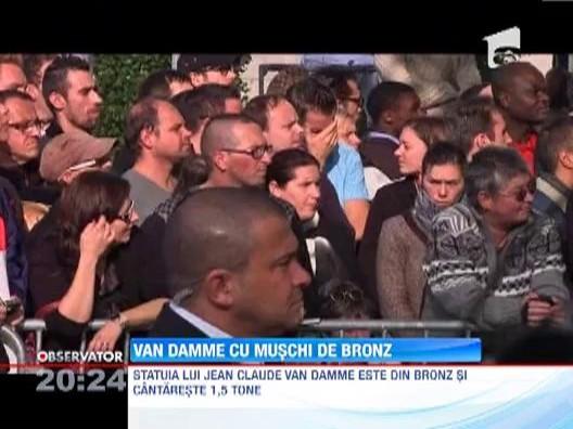 Se intampla in... Bruxelles: Lui Van Damme i s-a ridicat o statuie de bronz. Cu muschi!