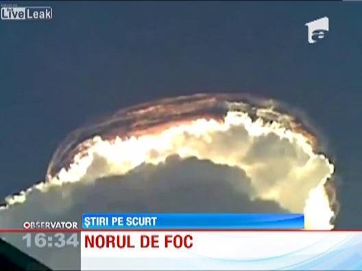 Un nor sub forma unei nave spatiale, pe cerul din Spania