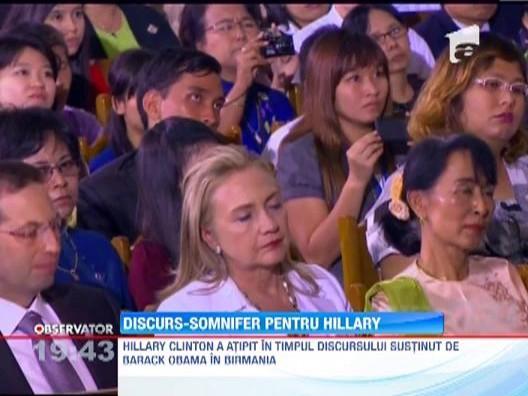 Hillary Clinton a adormit in timp ce Barack Obama tinea un discurs