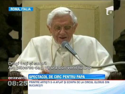 VIDEO! Spectacol de circ pentru Papa Benedict al XVI-lea. Suveranului Pontif a mangaiat un pui de leu