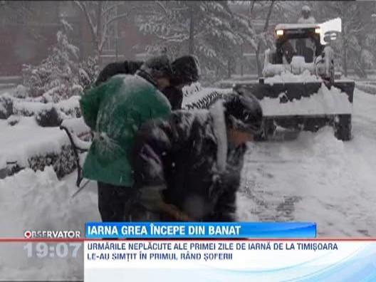 Zapada a pus stapanire pe Romania. Mai multe drumuri din tara, blocate din cauza viscolului