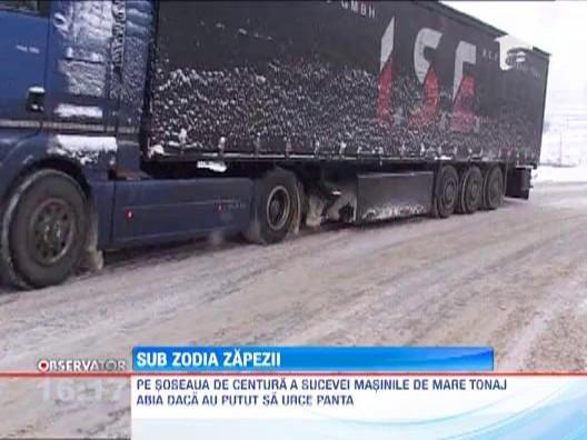 Iarna ingenuncheaza Romania: Drumuri blocate, localitati in bezna, scoli inchise