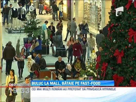 De Craciun, romanii au asediat fast-food-urile de la mall