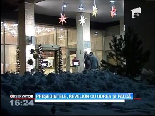 Traian Basescu a petrecut Revelionul in Covasna cu familia si Elena Udrea