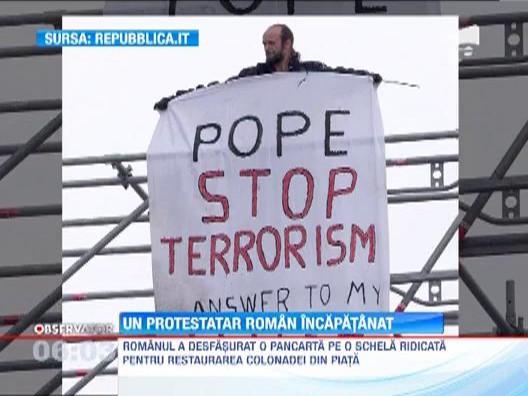 Romanul Iulian Jugarean a protestat la prima slujba din 2013 a Papei Benedict al XVI-lea