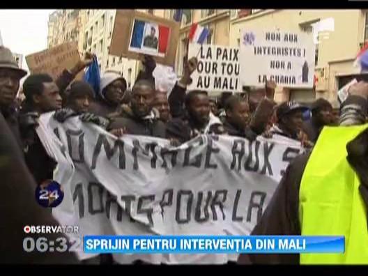 Sute de imigranti din Mali sustin interventia franceza impotriva rebelilor islamisti