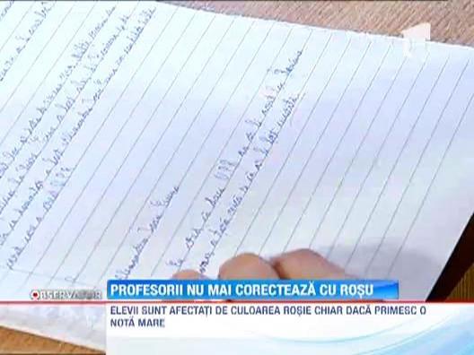 Sa nu stresam elevii! Profesorii nu mai au voie sa corecteze lucrarile cu pixul rosu