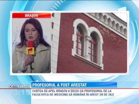 Profesorul din Brasov acuzat de luare de mita ramane in arest