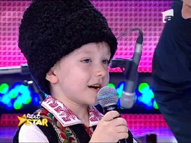 Cu cusma si opinci, Vladut a cantat muzica populara!