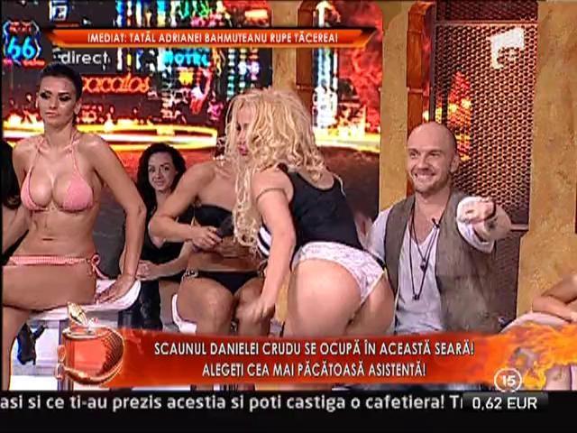 Loredana Chivu (blonda perfecta) si Ana Maria Mocanu (roscata sexy), noile asistente 