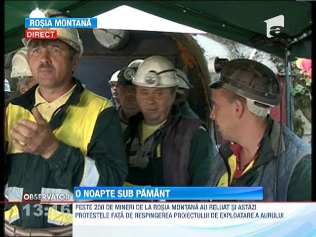 Minerii care s-au inchis in galeriile de la Rosia Montana refuza sa iasa la suprafata