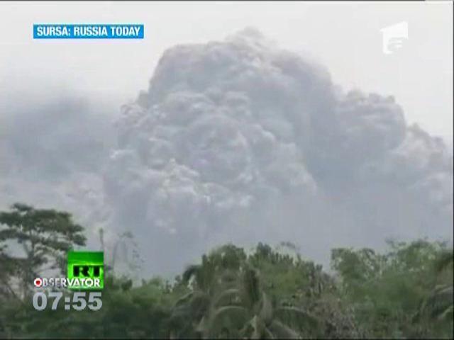 VIDEO! Eruptie vulcanica spectaculoasa, in Indonezia