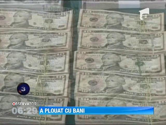 In Bolivia ploua cu bani: Politistii au recuperat un colet ce continea un milion de dolari, aruncat dintr-un avion