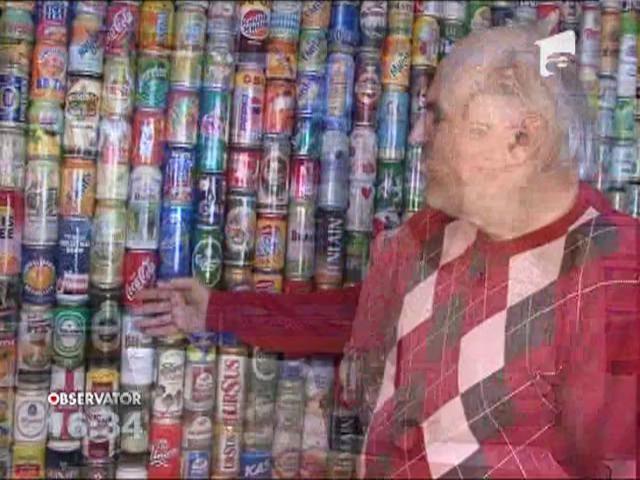 17 ani. 25 de tari. Aproape 800 de amintiri: Un pensionar si-a tapetat un perete al casei cu cutii de bere si suc, aduse din calatorii