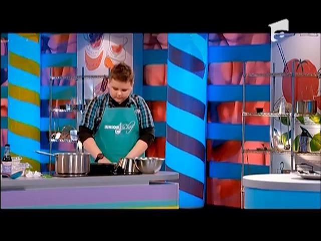 Nicolas Bosanco gătește Somon a L'unilatera cu paste nero di seppia