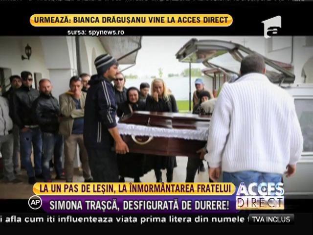 Simona Trașcă, la un pas de leșin la înmormântarea fratelui. E distrusă de durere!