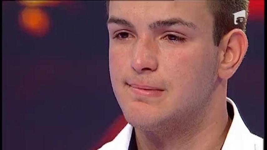 Abandonat la TREI zile după naștere, binecuvântat cu o voce DUMNEZEIASCĂ! Ștefan Bănică a plâns pentru prima dată la TV