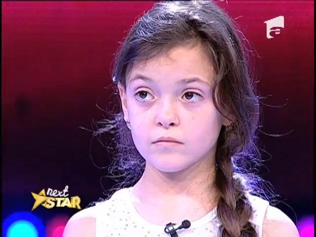 Născută pentru a aduce bucurie în inimile oamenilor! Iuliana, fetiţa adoptată, cântă precum un înger