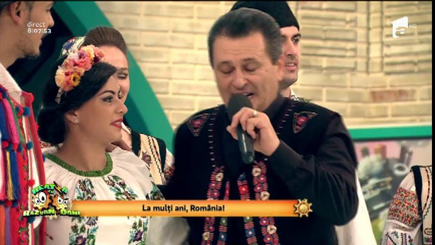 Talentul e moștenire de familie. Nea Marin şi fiica lui au rupt podeaua la Neatza cu un dans popular românesc