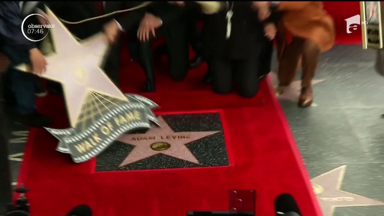 Solistul trupei Maroon 5, Adam Levine, a primit o stea pe bulevardul Walk of Fame de la Hollywood. Fetiţa artistului, în vârstă de doar câteva luni, a fost prezentă. Te topeşti de dragul ei!