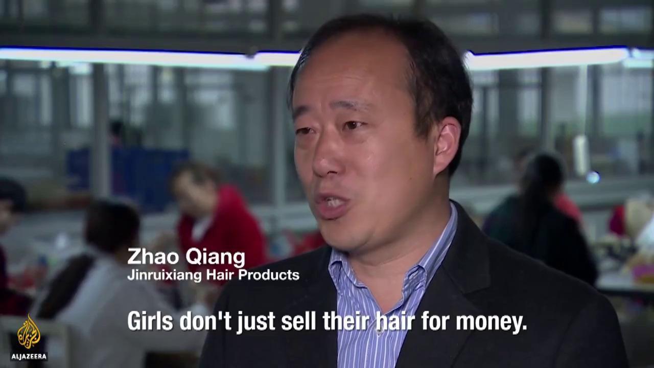 Extensii de păr, breton detașabil, peruci, meșe cu clips - fac parte din „recuzita” multor domnișoare! Însă adevărul e crunt: asiatice sărace își vând părul pentru sume derizorii pentru a putea supraviețui