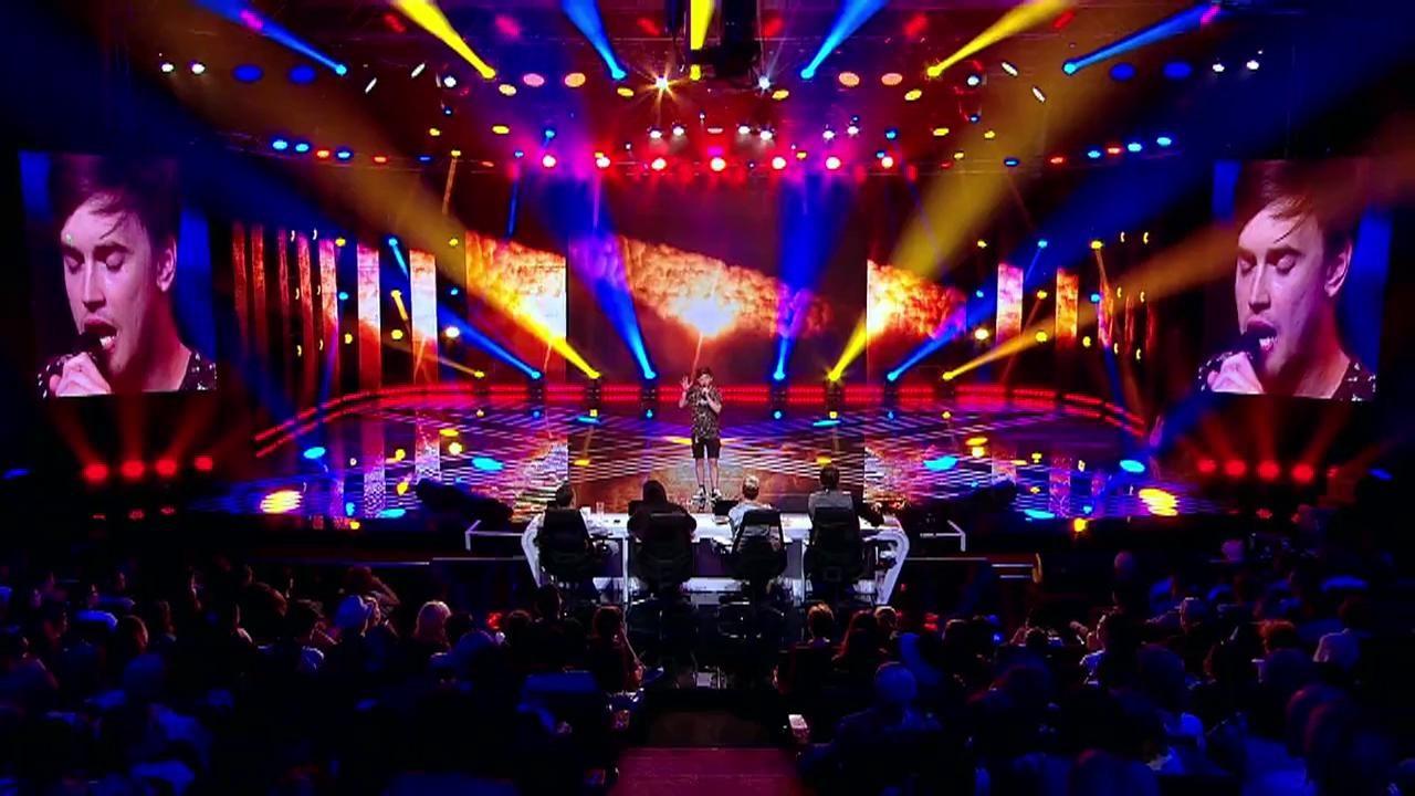 Un vampir pe scena X Factor. George Hențu, un altfel de concurent: „Sunt un om talentat, iubesc muzica și DA, sunt GAY”