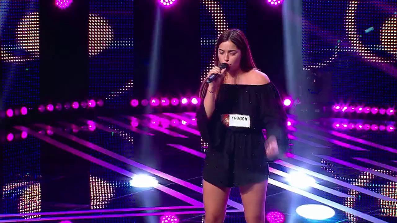 Oaaaau, Antonia a venit la X Factor!!! Dani nu s-a putut abține: „Ce cauți aici?”. În realitate se numește Adela Ciocan și cântă pe oriunde apucă!