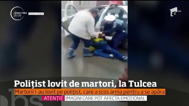 VIDEO / Caz revoltător, la Tulcea! Un polițist a fost pălmuit, înjurat și îmbrâncit, după ce a încercat să rețină un șofer recalcitrant. A fost nevoit să scoată arma