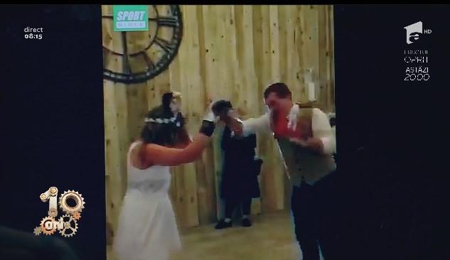 (VIDEO). Desfrâu total la o nuntă! Mireasa și-a ridicat rochia după care a început să se bată cu mirele!