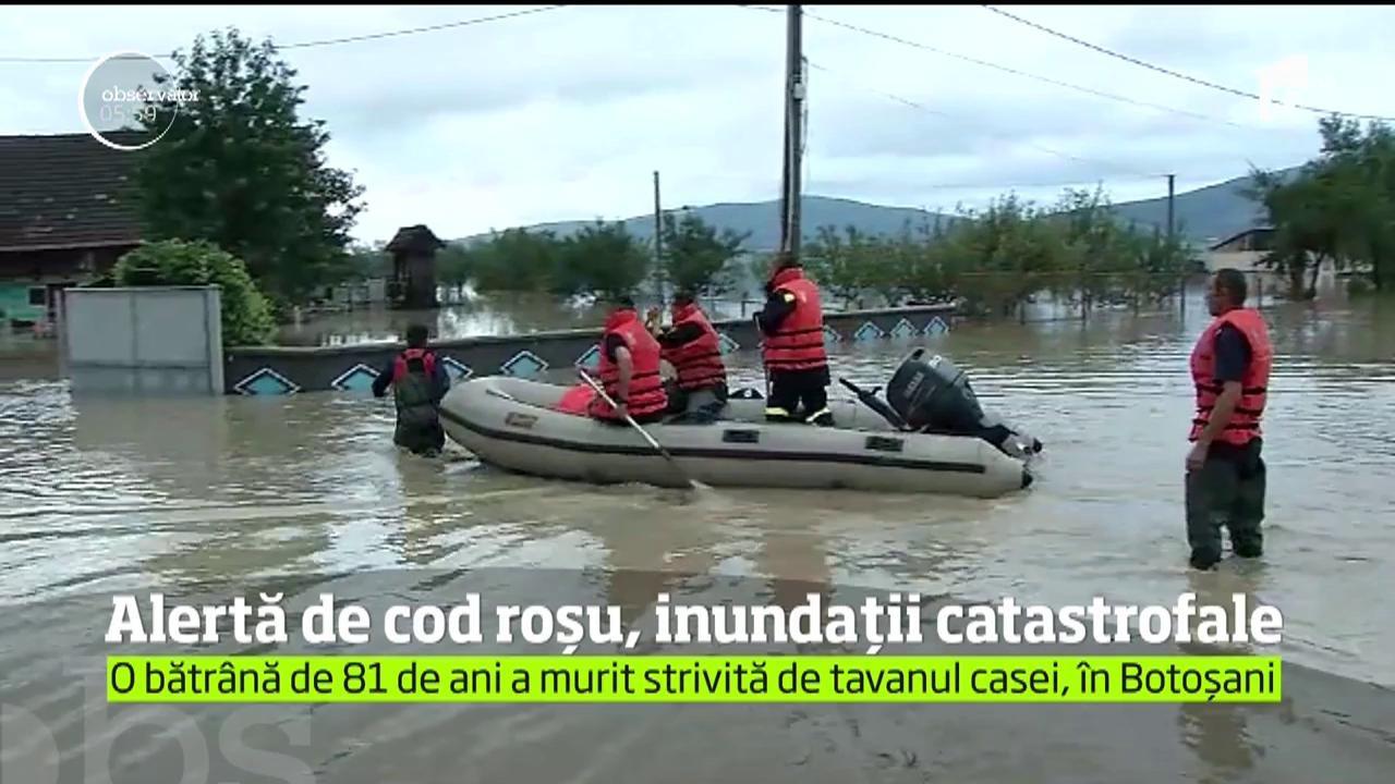 S-a dezlănțuit IADUL! Imaginile DEZASTRULUI pentru ROMÂNI. Mașini acoperite cu apă, poduri DĂRÂMATE de viituri!