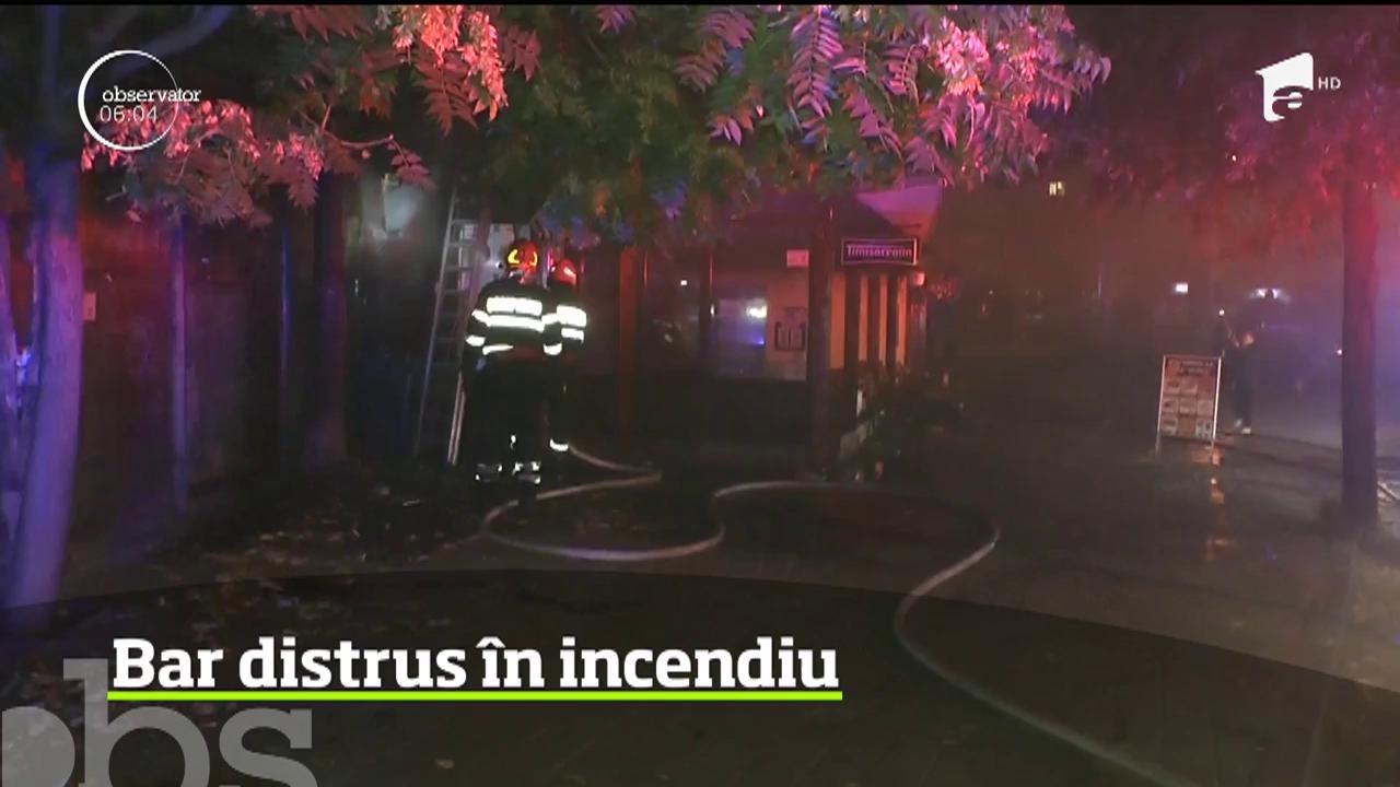 Tragedia de la Colectiv, la un pas să se REPETE! Un incendiu puternic a izbucnit într-un local din Piatra Neamț (VIDEO)