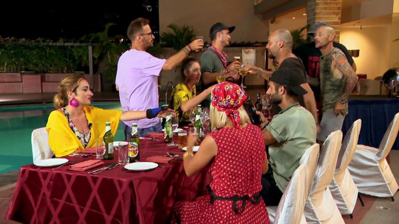 Surpriză de proporții pentru toți concurenții de la Asia Express! Gina Pistol le oferă o noapte la hotel și o masă cum nu au mai avut niciodată!