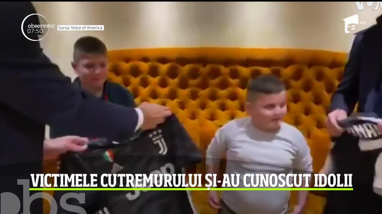 VIDEO/ Moment emoționant! Cristiano Ronaldo şi Gianluigi Buffon au vizitat doi băieței, supraviețuitori ai cutremurului din Albania