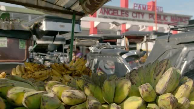 Sorin Bontea, îngrozit de o piață din Filipine, plină cu capete de porc: 