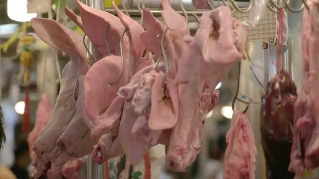 Sorin Bontea, îngrozit de o piață din Filipine, plină cu capete de porc: 