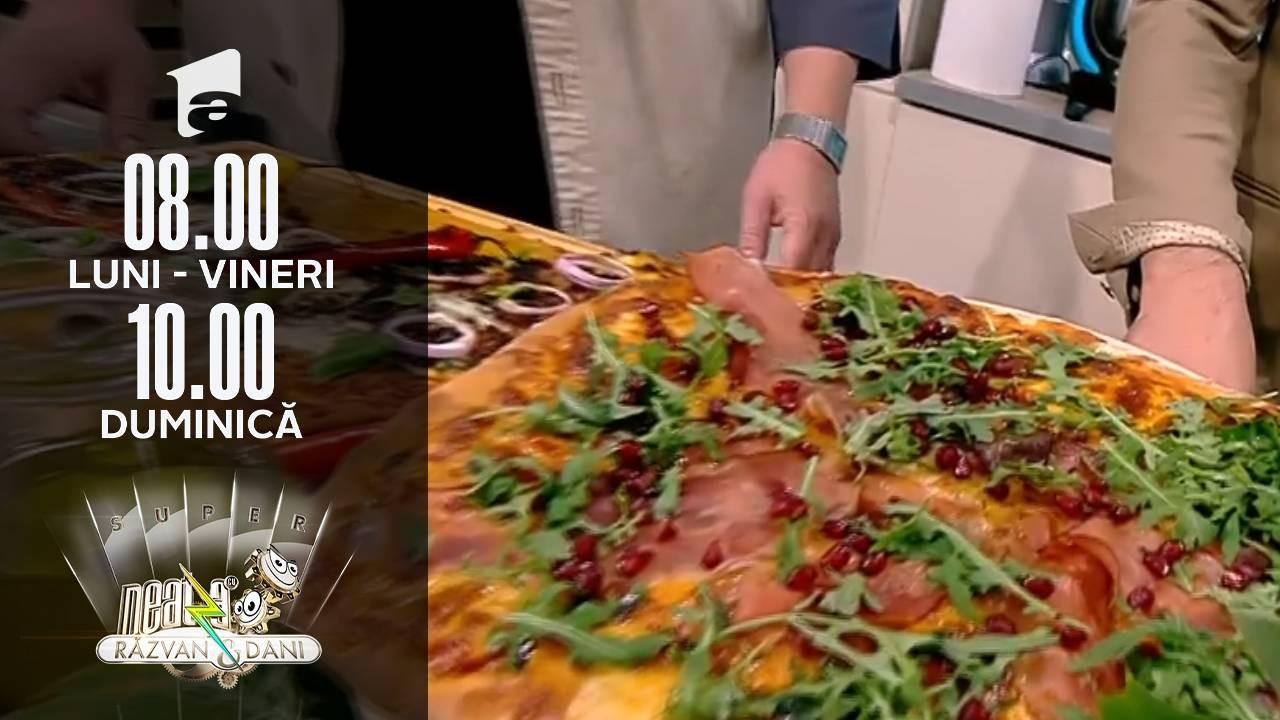 Rețeta zilei la Super Neatza, 28 octombrie 2021 preparată de Vlăduț - Pizza cu șuncă și rodie și Pizza cu carne tocată