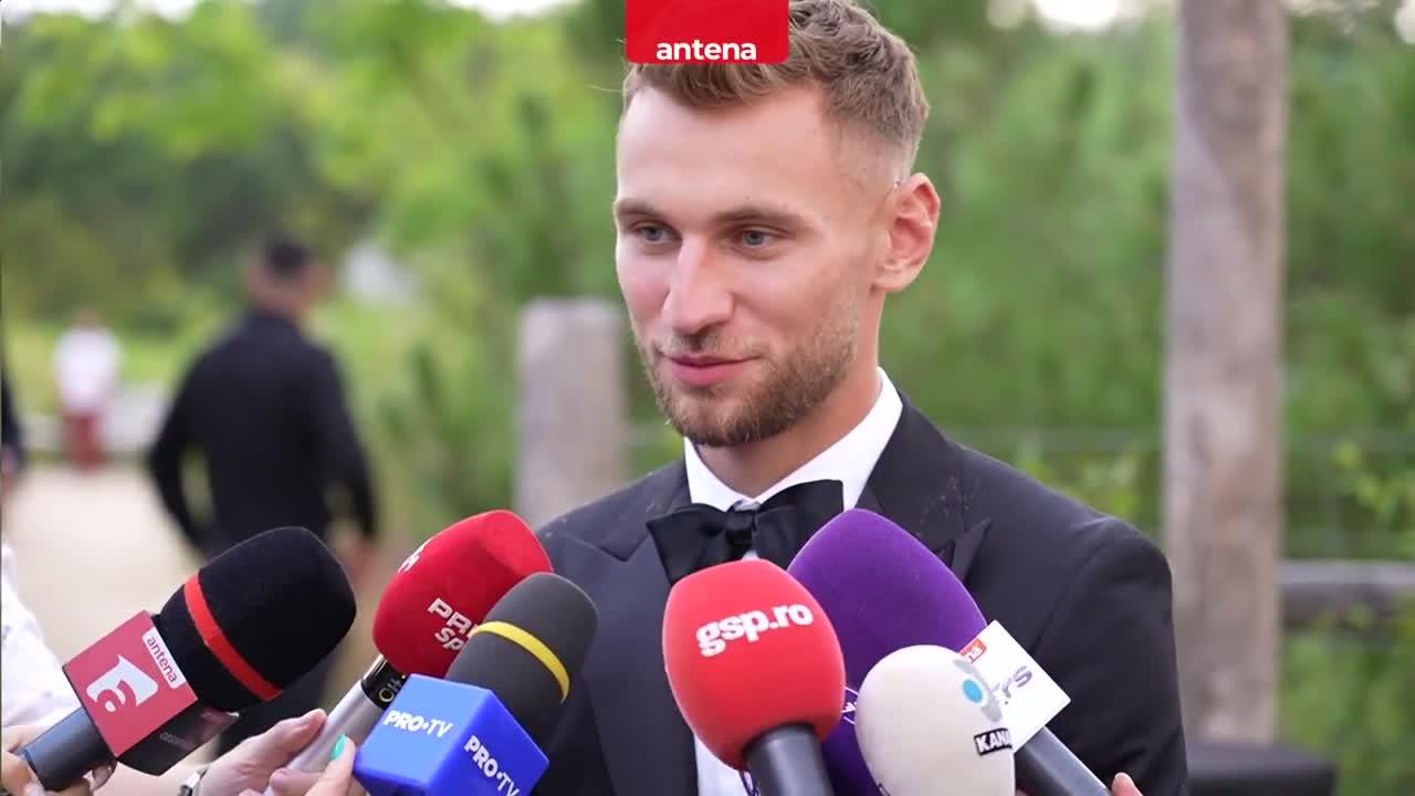 Florinel Coman nu are talent doar pe terenul de fotbal. Cum s-a dezlănțuit la nunta lui Denis Drăguș