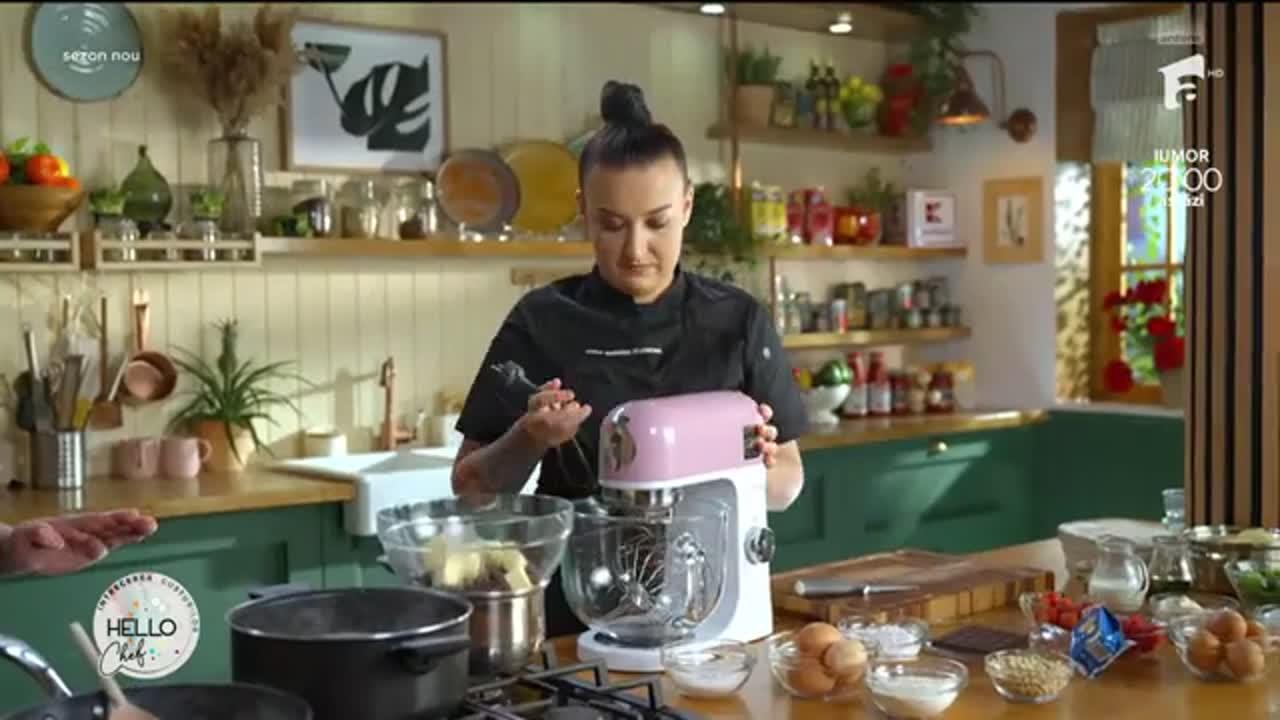 Rețeta de lava cake pregătită de chef Roxana Blenche. Secretul bucătarului pentru o cremă extrem de fină