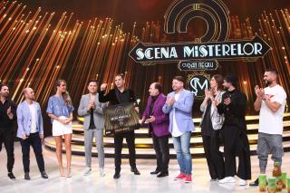 1 la 1. egalitate în ultima ediție Scena Misterelor. Premiul este donat unei familii nevoiașe cu cinci copii