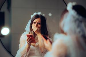 O femeie a fost concediată chiar în ziua nunții. Ce mesaj i-a trimis șefa sa