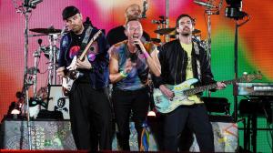 Trupa Coldplay, impresionată de un cântăreț stradal din Centrul Vechi. Artiștii cântă în această seară în premieră la București