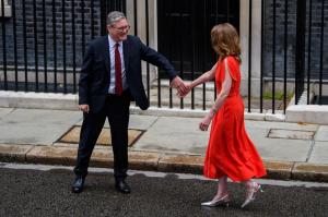 Cum arată și cine este Victoria Starmer (Lady Vic), soția lui Keir Starmer, noul premier al Marii Britanii. Au împreună 2 copii