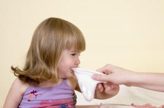 De ce mușcă copiii și cum îi ajutăm să se oprească