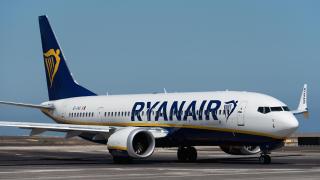 Ryanair renunță complet la biletele de hârtie. Ce se întâmplă cu cei care nu dispun de telefon sau tabletă