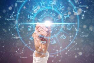 Cea mai norocoasă zodie în decembrie 2025. Reușește să obțină tot ce și-a propus