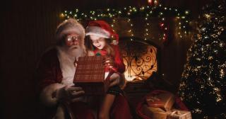 Există sau nu Moș Crăciun? Este bine sau nu să-ți minți copilul? Echilibrul dintre magie și adevăr